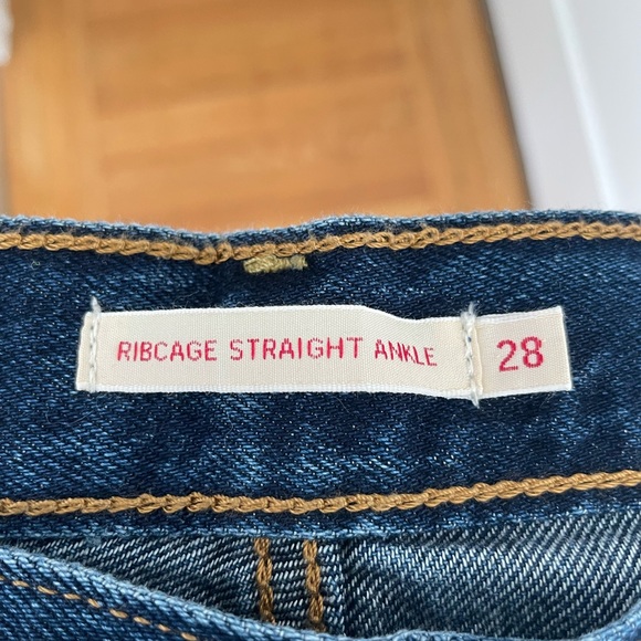 Levi’s Ribcage Ankle Straight Jeans - Picture 3 of 3
